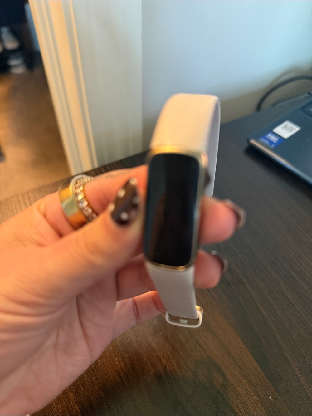 Luxe White Smartwatch with Black Display